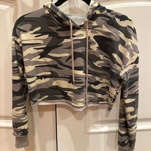 Camo crop sweatshirt